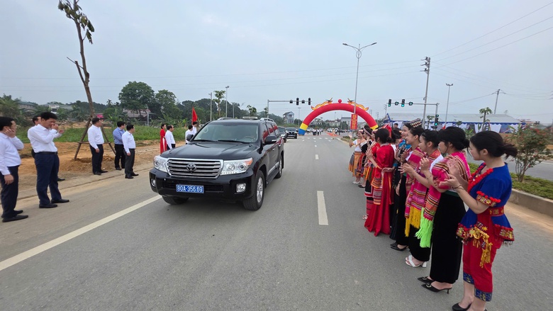 Người d&acirc;n Y&ecirc;n B&aacute;i h&acirc;n hoan chứng kiến lễ kh&aacute;nh th&agrave;nh tuyến đường hơn 400 tỷ đồng- Ảnh 13.