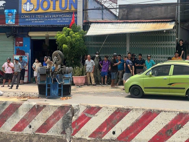 Bình Dương: Xe bồn tông lật xe ba gác, cán nam tài xế tử vong- Ảnh 1. Bình Dương: Xe bồn tông lật xe ba gác, cán nam tài xế tử vong- Ảnh 1.