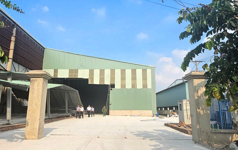 B&igrave;nh Dương: Tạm giữ h&igrave;nh sự chủ thầu v&agrave; &ocirc;ng chủ trong vụ sập nh&agrave; xưởng l&agrave;m 3 người tử vong- Ảnh 2.