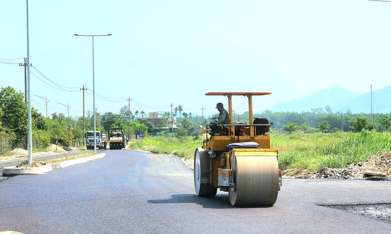 Chạy nước r&uacute;t ho&agrave;n th&agrave;nh cầu v&ograve;m sắt 850 tỷ ở Quảng Ng&atilde;i- Ảnh 5.