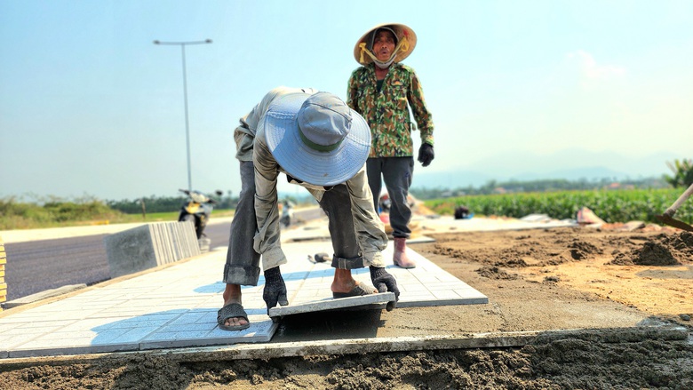 Chạy nước r&uacute;t ho&agrave;n th&agrave;nh cầu v&ograve;m sắt 850 tỷ ở Quảng Ng&atilde;i- Ảnh 11.