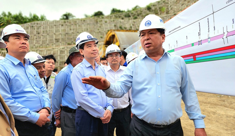 Quản chặt chất lượng, tiến độ cao tốc Ch&iacute; Thạnh - V&acirc;n Phong trong giai đoạn nước r&uacute;t- Ảnh 1.