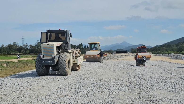 Quản chặt chất lượng, tiến độ cao tốc Ch&iacute; Thạnh - V&acirc;n Phong trong giai đoạn nước r&uacute;t- Ảnh 4.