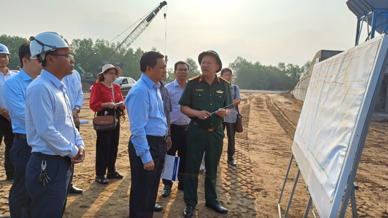 Chủ tịch S&oacute;c Trăng: Ki&ecirc;n quyết thay thế nh&agrave; thầu yếu k&eacute;m l&agrave;m ảnh hưởng tiến độ cao tốc- Ảnh 1.