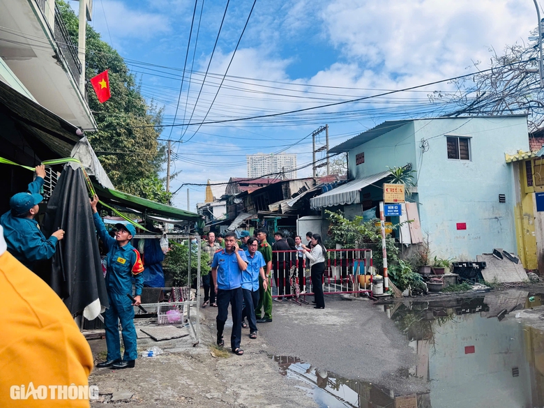 Cận cảnh hiện trường vụ cháy nhà, 3 người tử vong ở TP.HCM- Ảnh 2. Cận cảnh hiện trường vụ cháy nhà, 3 người tử vong ở TP.HCM- Ảnh 2.