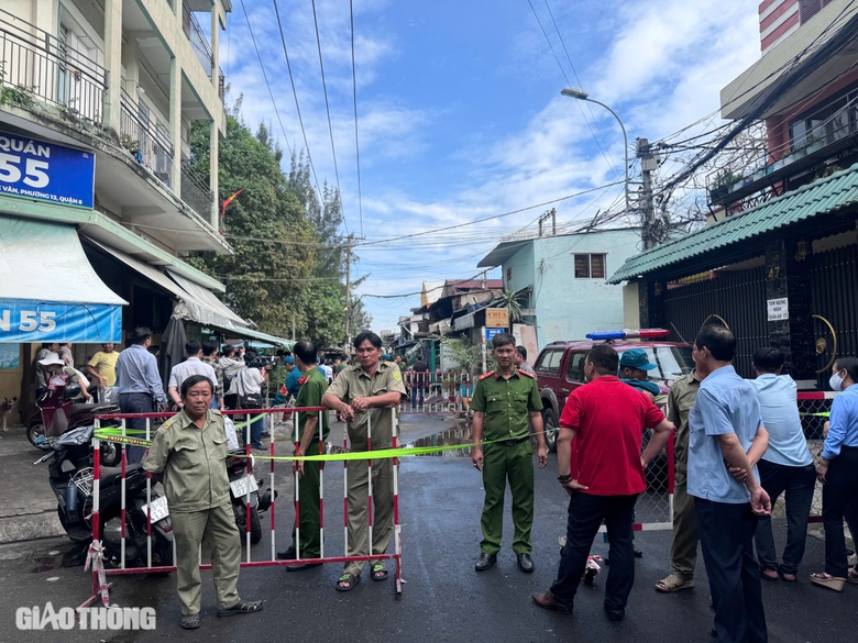 Cận cảnh hiện trường vụ cháy nhà, 3 người tử vong ở TP.HCM- Ảnh 6. Cận cảnh hiện trường vụ cháy nhà, 3 người tử vong ở TP.HCM- Ảnh 6.