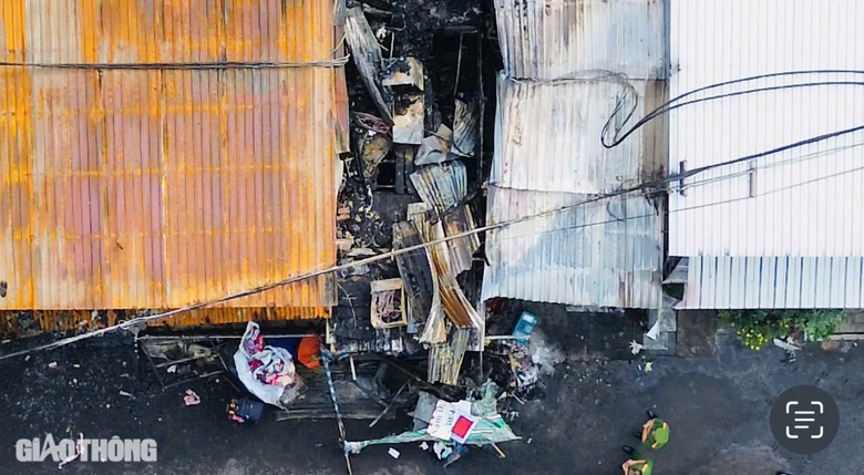 Cận cảnh hiện trường vụ cháy nhà, 3 người tử vong ở TP.HCM- Ảnh 8. Cận cảnh hiện trường vụ cháy nhà, 3 người tử vong ở TP.HCM- Ảnh 8.