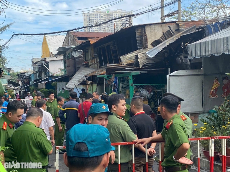 Cận cảnh hiện trường vụ cháy nhà, 3 người tử vong ở TP.HCM- Ảnh 9. Cận cảnh hiện trường vụ cháy nhà, 3 người tử vong ở TP.HCM- Ảnh 9.