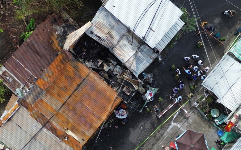 Cháy nhà 3 người tử vong ở TP.HCM: Nghẹn lòng giây phút người mẹ cố ôm con chạy thoát- Ảnh 1. Cháy nhà 3 người tử vong ở TP.HCM: Nghẹn lòng giây phút người mẹ cố ôm con chạy thoát- Ảnh 1.