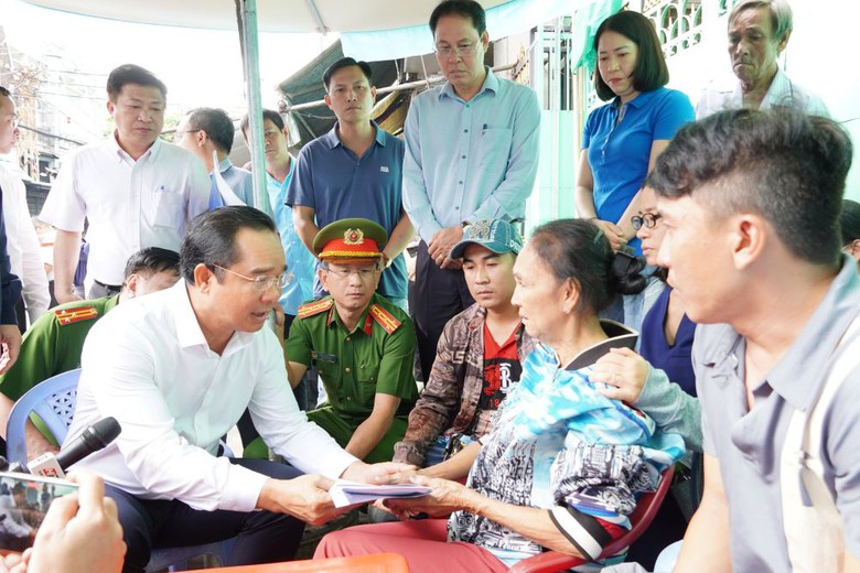 Cháy nhà 3 người tử vong ở TP.HCM: Nghẹn lòng giây phút người mẹ cố ôm con chạy thoát- Ảnh 4. Cháy nhà 3 người tử vong ở TP.HCM: Nghẹn lòng giây phút người mẹ cố ôm con chạy thoát- Ảnh 4.