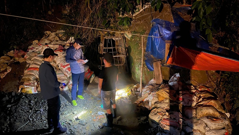 L&agrave;o Cai: Triệt ph&aacute; đường d&acirc;y mua b&aacute;n gần 5 tấn h&oacute;a chất chứa xyanua- Ảnh 4.