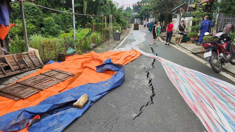 Sạt lở đất nghi&ecirc;m trọng, L&agrave;o Cai c&ocirc;ng bố t&igrave;nh huống khẩn cấp- Ảnh 1.