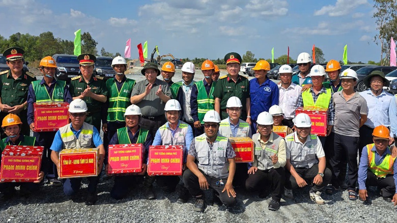 Thủ tướng Phạm Minh Ch&iacute;nh: Quyết t&acirc;m cuối năm 2025 ho&agrave;n th&agrave;nh cơ bản cao tốc về C&agrave; Mau- Ảnh 4.