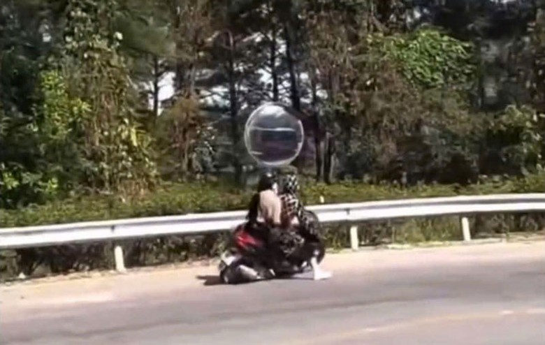 Ảnh được cắt từ clip ghi lại vụ tai nạn.