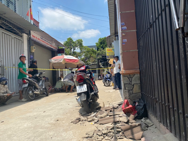 Sập tường khi th&aacute;o dỡ nh&agrave;, một người tử vong - Ảnh 1.