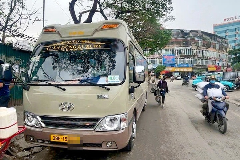 Hà Nội: Hàng trăm xe khách bị xử phạt trước dịp cao điểm nghỉ lễ 30/4- Ảnh 2. Hà Nội: Hàng trăm xe khách bị xử phạt trước dịp cao điểm nghỉ lễ 30/4- Ảnh 2.