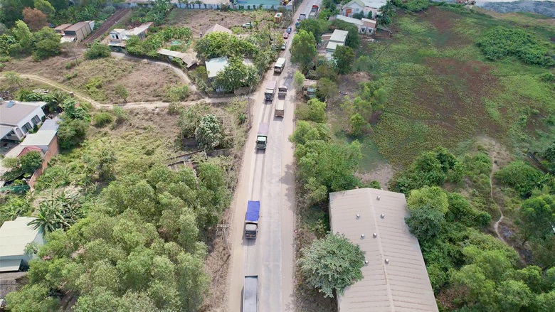 Xuy&ecirc;n đ&ecirc;m vận chuyển đất, đ&aacute; phục vụ cao tốc, s&acirc;n bay, đường v&agrave;nh đai ở Đồng Nai- Ảnh 5.