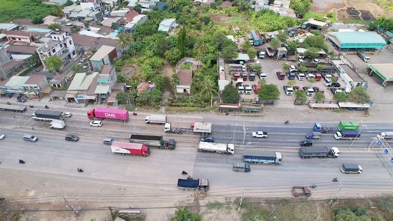 Xuy&ecirc;n đ&ecirc;m vận chuyển đất, đ&aacute; phục vụ cao tốc, s&acirc;n bay, đường v&agrave;nh đai ở Đồng Nai- Ảnh 10.