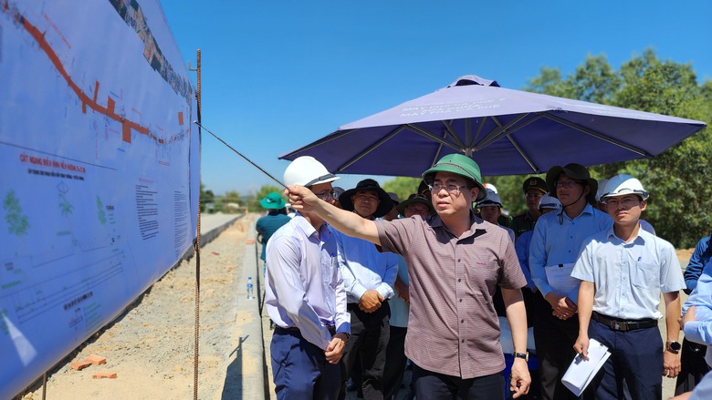 Sắp đến hạn ch&oacute;t c&aacute;n đ&iacute;ch, hai dự &aacute;n trọng điểm ở Quảng Ng&atilde;i vẫn vướng mặt bằng- Ảnh 1.