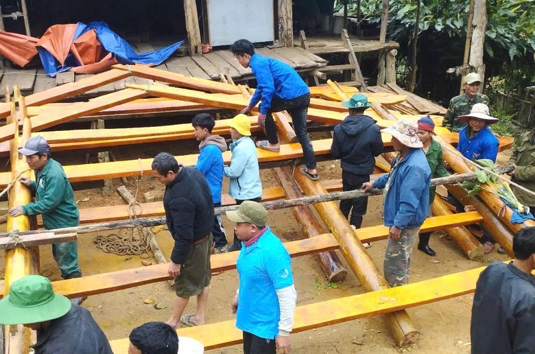Tuổi trẻ Nghệ An dốc sức x&oacute;a nh&agrave; dột n&aacute;t cho người ngh&egrave;o, ch&agrave;o mừng sinh nhật B&aacute;c- Ảnh 3.