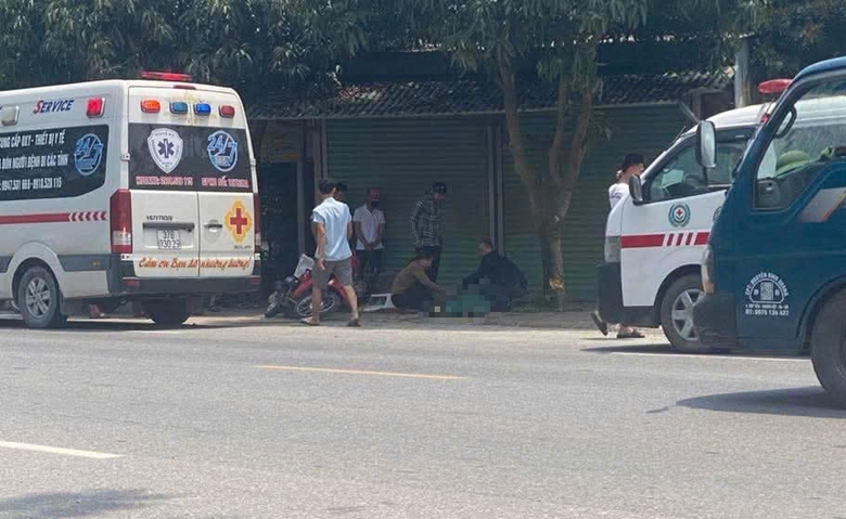 Nghi tự g&acirc;y tai nạn do sử dụng điện thoại khi đi xe m&aacute;y, nam thanh ni&ecirc;n tử vong- Ảnh 1.