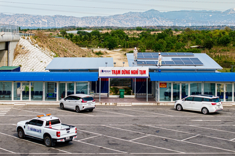 Cao tốc Cam Lâm - Vĩnh Hảo phục vụ hơn 8.200 lượt xe mỗi ngày- Ảnh 10. Cao tốc Cam Lâm - Vĩnh Hảo phục vụ hơn 8.200 lượt xe mỗi ngày- Ảnh 10.