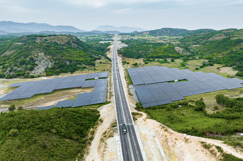 Cao tốc Cam Lâm - Vĩnh Hảo phục vụ hơn 8.200 lượt xe mỗi ngày- Ảnh 2. Cao tốc Cam Lâm - Vĩnh Hảo phục vụ hơn 8.200 lượt xe mỗi ngày- Ảnh 2.