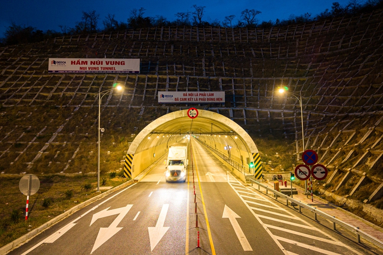 Cao tốc Cam Lâm - Vĩnh Hảo phục vụ hơn 8.200 lượt xe mỗi ngày- Ảnh 4. Cao tốc Cam Lâm - Vĩnh Hảo phục vụ hơn 8.200 lượt xe mỗi ngày- Ảnh 4.