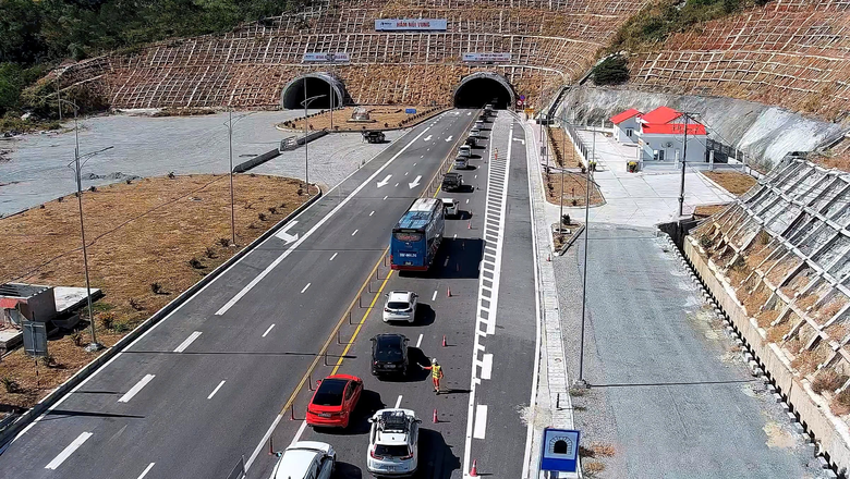 Cao tốc Cam Lâm - Vĩnh Hảo phục vụ hơn 8.200 lượt xe mỗi ngày- Ảnh 5. Cao tốc Cam Lâm - Vĩnh Hảo phục vụ hơn 8.200 lượt xe mỗi ngày- Ảnh 5.