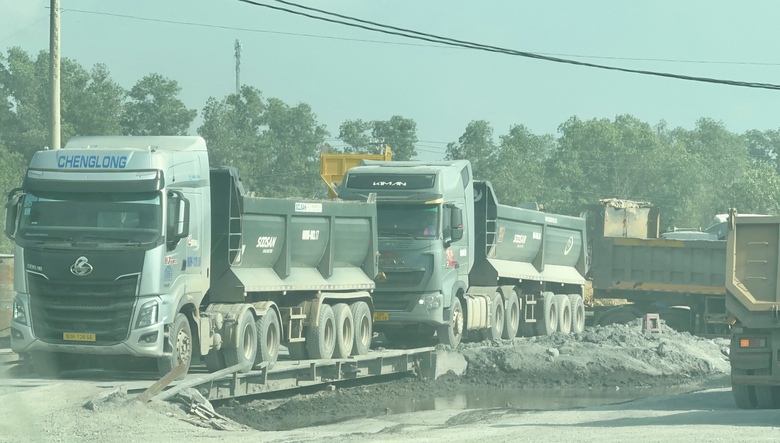 Xuy&ecirc;n đ&ecirc;m vận chuyển đất, đ&aacute; phục vụ cao tốc, s&acirc;n bay, đường v&agrave;nh đai ở Đồng Nai- Ảnh 3.