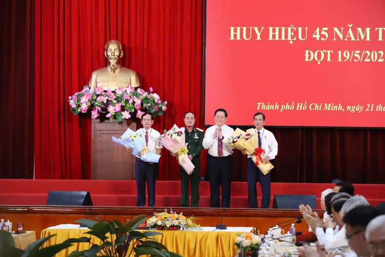 Tổng Bí thư Tô Lâm gặp mặt cán bộ lão thành, người có công tại TP.HCM- Ảnh 5. Tổng Bí thư Tô Lâm gặp mặt cán bộ lão thành, người có công tại TP.HCM- Ảnh 5.