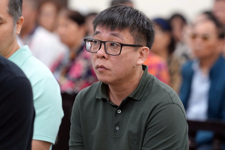 Giám đốc Vàng Phú Cường hầu tòa trong vụ chuyển trái phép hơn 425 triệu USD- Ảnh 1. Giám đốc Vàng Phú Cường hầu tòa trong vụ chuyển trái phép hơn 425 triệu USD- Ảnh 1.