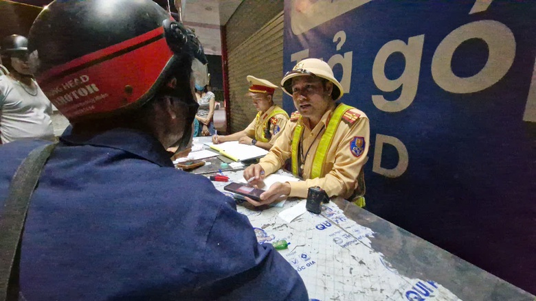 Hơn một th&aacute;ng xử l&yacute; hơn 500 người vi phạm nồng độ cồn quanh KCN tại Bắc Giang- Ảnh 8.