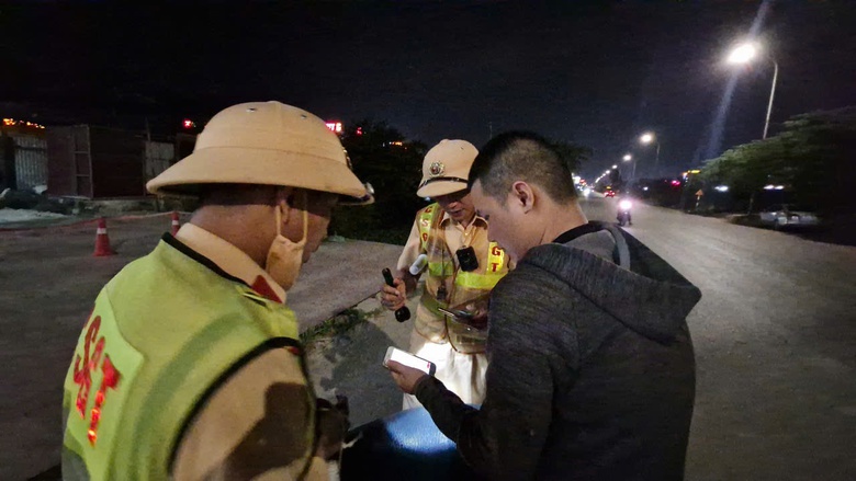 Hơn một th&aacute;ng xử l&yacute; hơn 500 người vi phạm nồng độ cồn quanh KCN tại Bắc Giang- Ảnh 4.