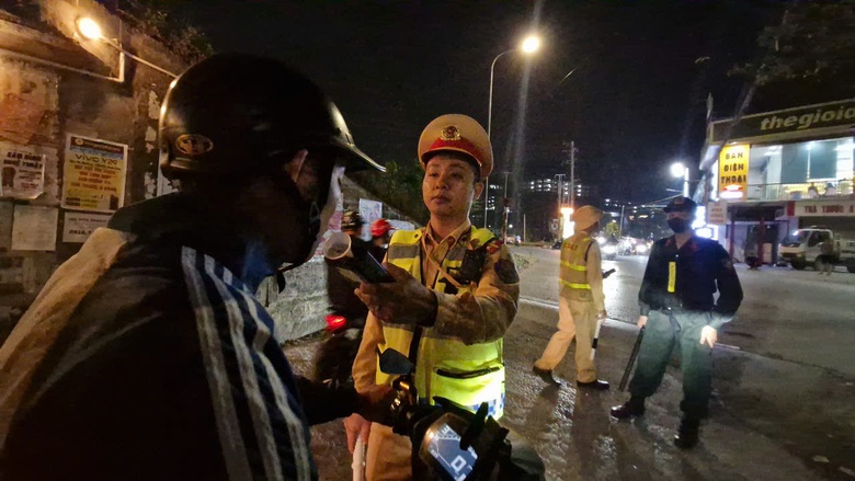 Hơn một th&aacute;ng xử l&yacute; hơn 500 người vi phạm nồng độ cồn quanh KCN tại Bắc Giang- Ảnh 2.