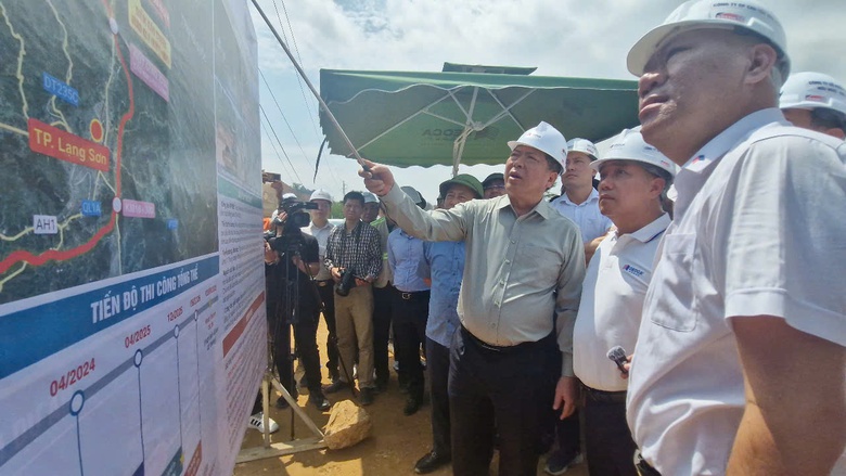 Bộ trưởng Trần Hồng Minh: Tập trung giải ngân vốn 2 tuyến cao tốc tại Cao Bằng, Lạng Sơn- Ảnh 3. Bộ trưởng Trần Hồng Minh: Tập trung giải ngân vốn 2 tuyến cao tốc tại Cao Bằng, Lạng Sơn- Ảnh 3.