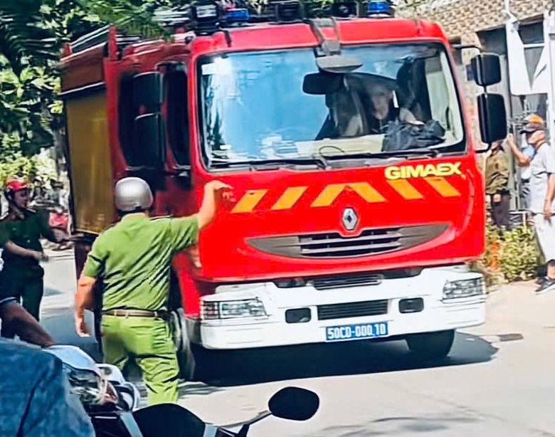 TP.HCM: Ch&aacute;y nh&agrave; trong hẻm, một cụ &ocirc;ng tử vong- Ảnh 2.