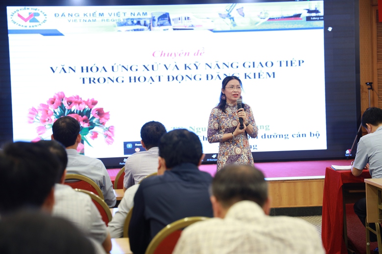 Đăng kiểm vi&ecirc;n học kỹ năng giao tiếp, n&acirc;ng cao văn h&oacute;a ứng xử- Ảnh 2.