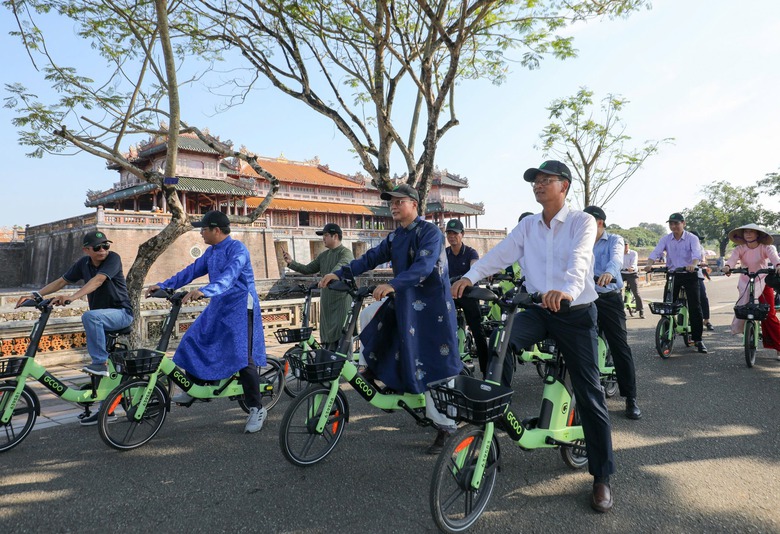 Những chiếc xe đạp điện sẽ giúp mang lại trải nghiệm trọn vẹn về văn hóa, cảnh quan và nhịp sống của một đô thị di sản. (Ảnh: Trung tâm Bảo tồn di tích Cố đô Huế) Nghị định số 35/2026/NĐ-CP đã quy định chi tiết về phát triển đô thị tăng trưởng xanh, thích ứng với biến đổi khí hậu, hướng đến phát triển bền vững.