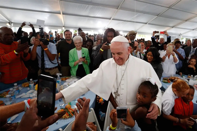 Nh&igrave;n lại những khoảnh khắc đ&aacute;ng nhớ trong cuộc đời Gi&aacute;o ho&agrave;ng Francis- Ảnh 7.