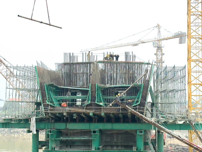 Đua tiến độ, hợp long cầu Phong Ch&acirc;u mới trong th&aacute;ng 9- Ảnh 1.