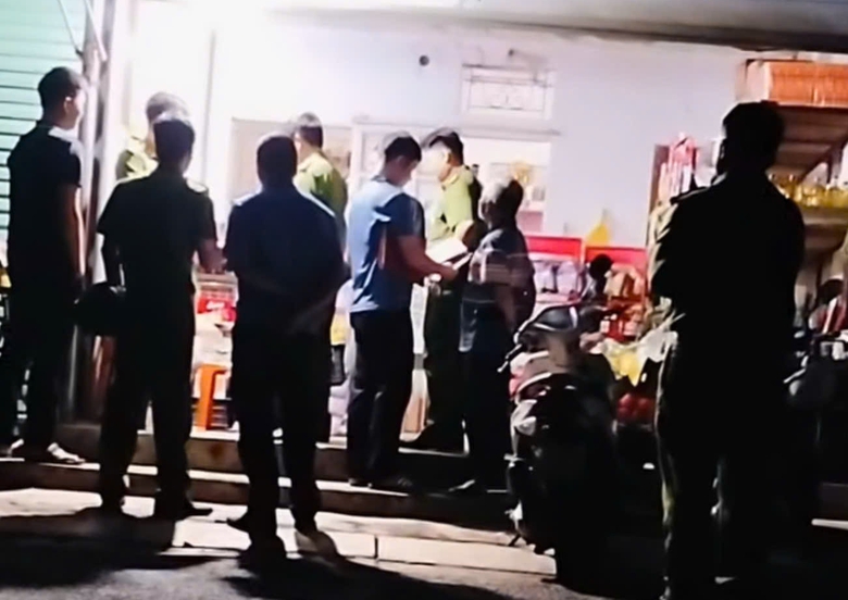C&ocirc;ng an v&agrave;o cuộc vụ hai ch&aacute;u b&eacute; trong c&ugrave;ng gia đ&igrave;nh tử vong, nghi do ngộ độc- Ảnh 1.
