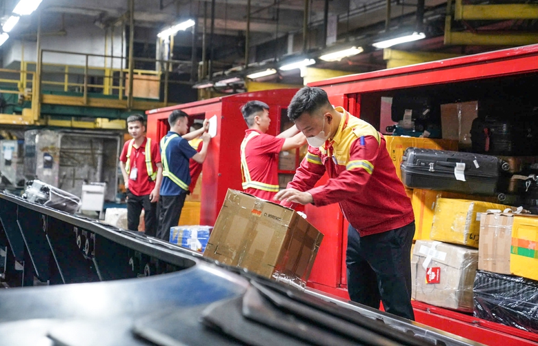 Một số chuyến bay của Vietjet bị ảnh hưởng do chuyển giao công tác phục vụ mặt đất- Ảnh 1. Một số chuyến bay của Vietjet bị ảnh hưởng do chuyển giao công tác phục vụ mặt đất- Ảnh 1.