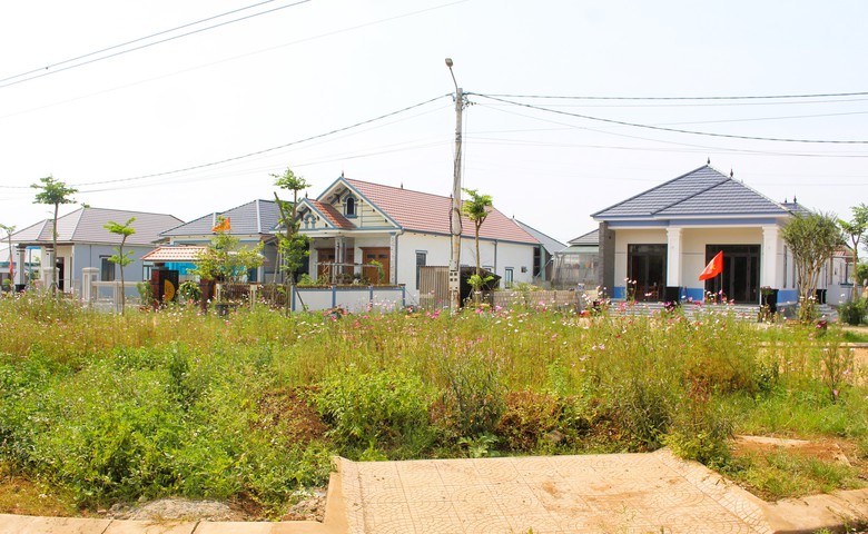 Ngắm những ngôi nhà tiền tỷ trên phố mới ở Quảng Trị- Ảnh 3. Ngắm những ngôi nhà tiền tỷ trên phố mới ở Quảng Trị- Ảnh 3.