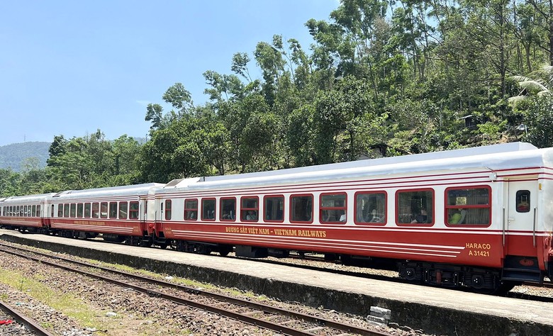 Gi&aacute; v&eacute; t&agrave;u hạng sang chạy tuyến H&agrave; Nội - Hải Ph&ograve;ng thế n&agrave;o?- Ảnh 1.