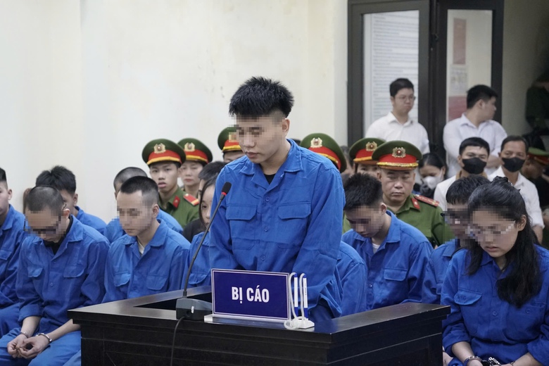 H&agrave;ng trăm người theo d&otilde;i phi&ecirc;n xử nh&oacute;m "qu&aacute;i xế" t&ocirc;ng chết c&ocirc; g&aacute;i dừng đ&egrave;n đỏ- Ảnh 9.