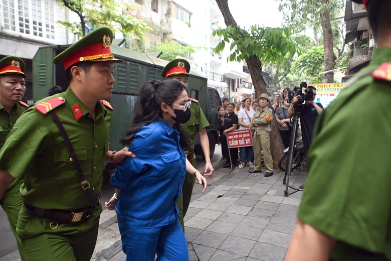 S&aacute;m hối muộn m&agrave;ng của nữ "qu&aacute;i xế" t&ocirc;ng tử vong c&ocirc; g&aacute;i dừng đ&egrave;n đỏ ở H&agrave; Nội- Ảnh 1.