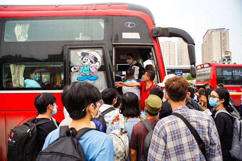 Hà Nội: Sinh viên bất ngờ được giảm giá khi đi xe khách- Ảnh 2. Hà Nội: Sinh viên bất ngờ được giảm giá khi đi xe khách- Ảnh 2.