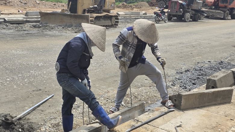 Tăng tốc thi c&ocirc;ng tỉnh lộ 166 nối n&uacute;t giao IC13 cao tốc Nội B&agrave;i - L&agrave;o Cai- Ảnh 2.