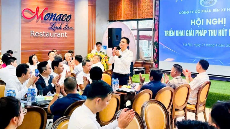 Hà Nội: Sinh viên bất ngờ được giảm giá khi đi xe khách- Ảnh 1. Hà Nội: Sinh viên bất ngờ được giảm giá khi đi xe khách- Ảnh 1.